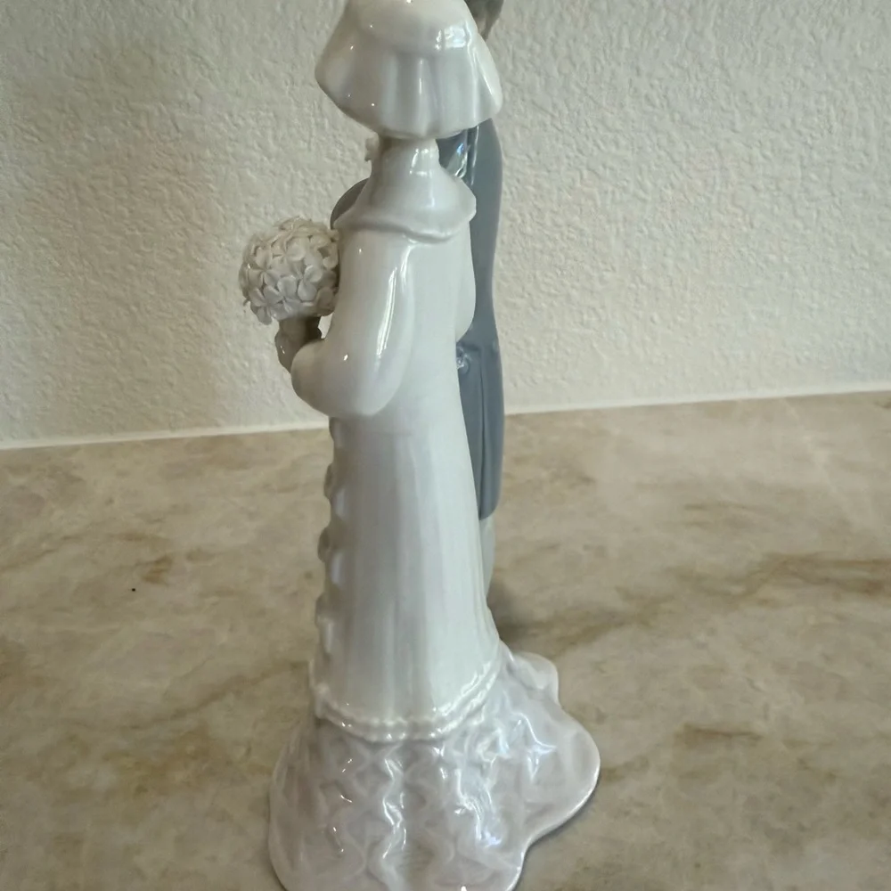 👰🤵‍♂️Vintage Lladro Bride & Groom Statue Cake Topper Retired - Picture 4 of 10